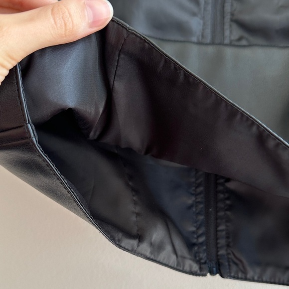 7 For All Mankind Black Faux Leather Corset Crop Top, Size Medium - Picture 8 of 16